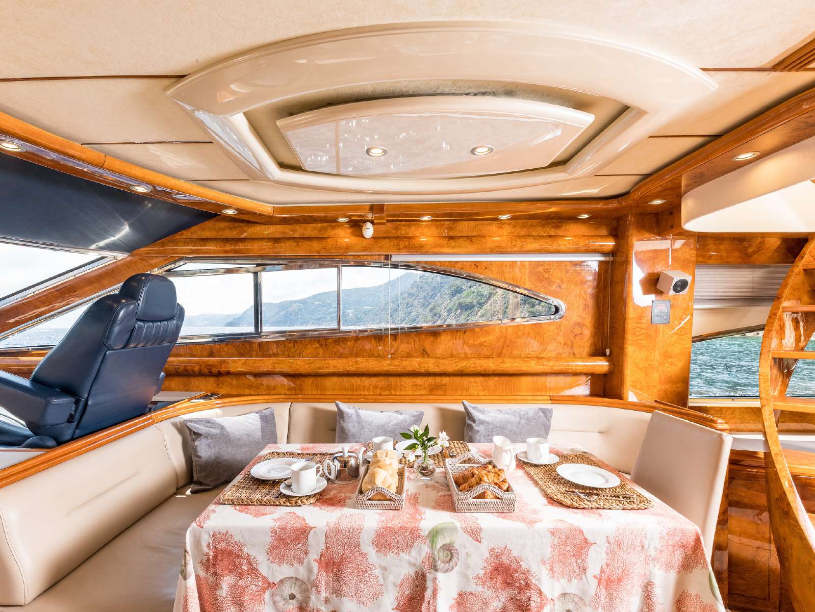 Astondoa 72, view 4