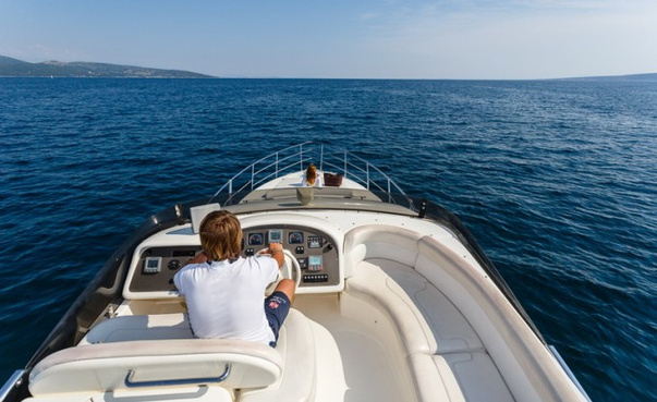 Azimut 52, view 2