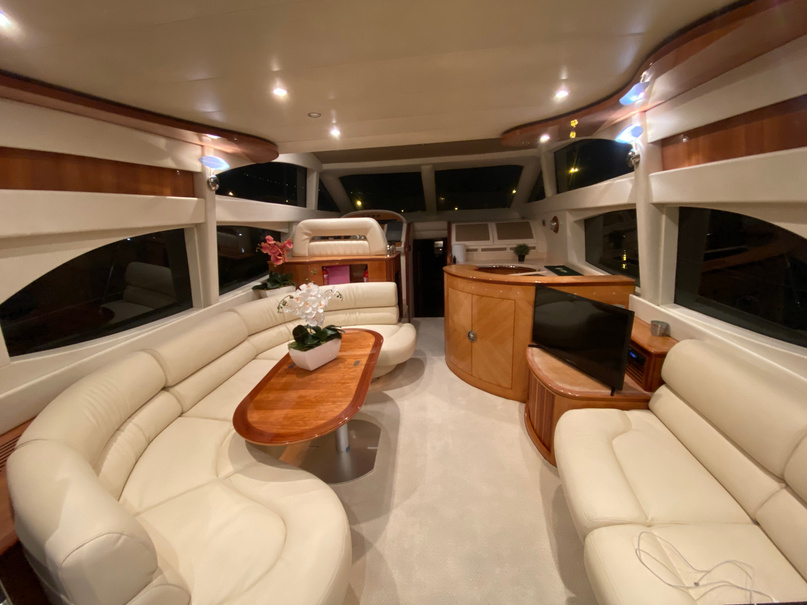 Azimut 52, view 3