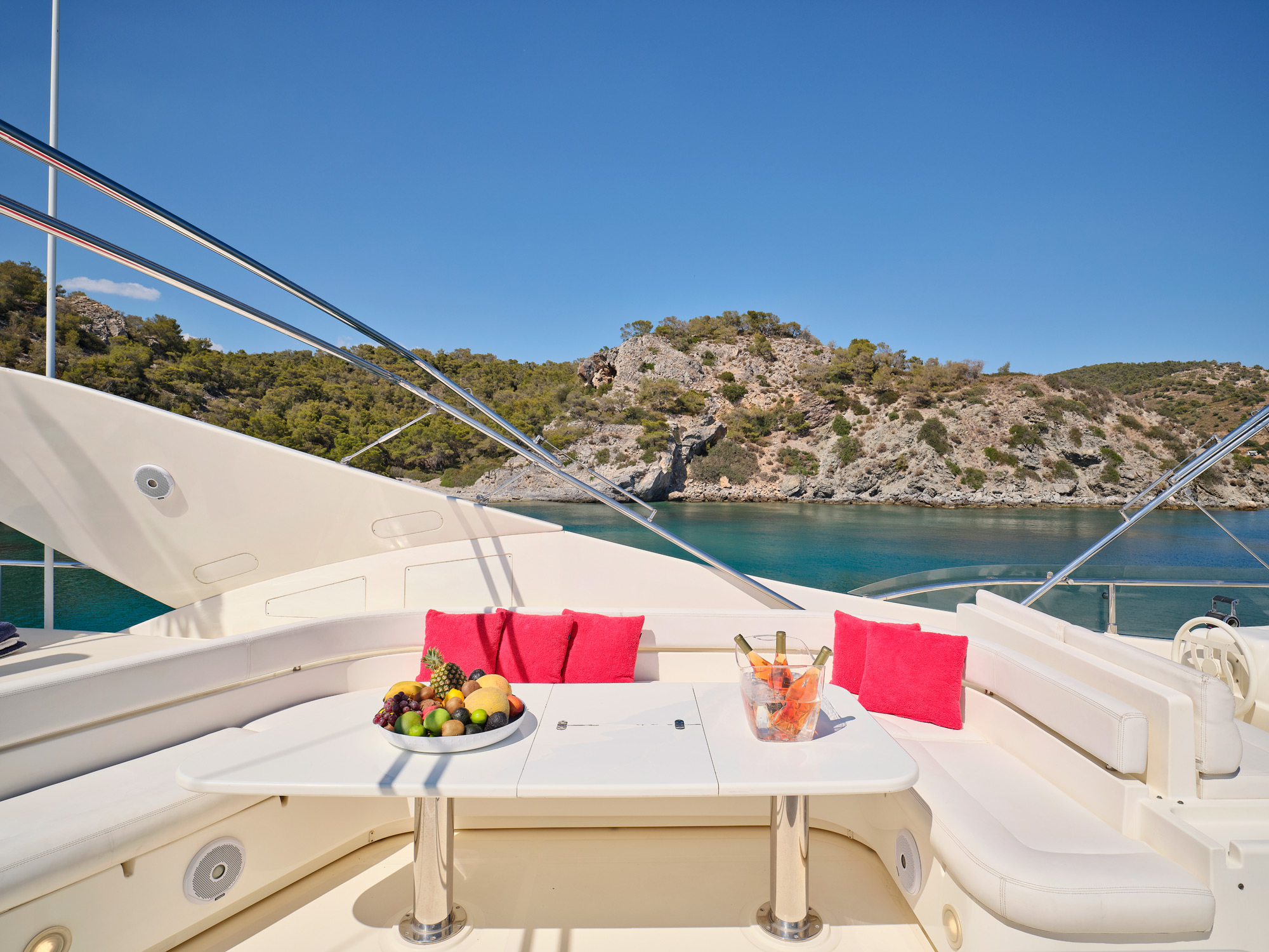 Ferretti 880, view 2