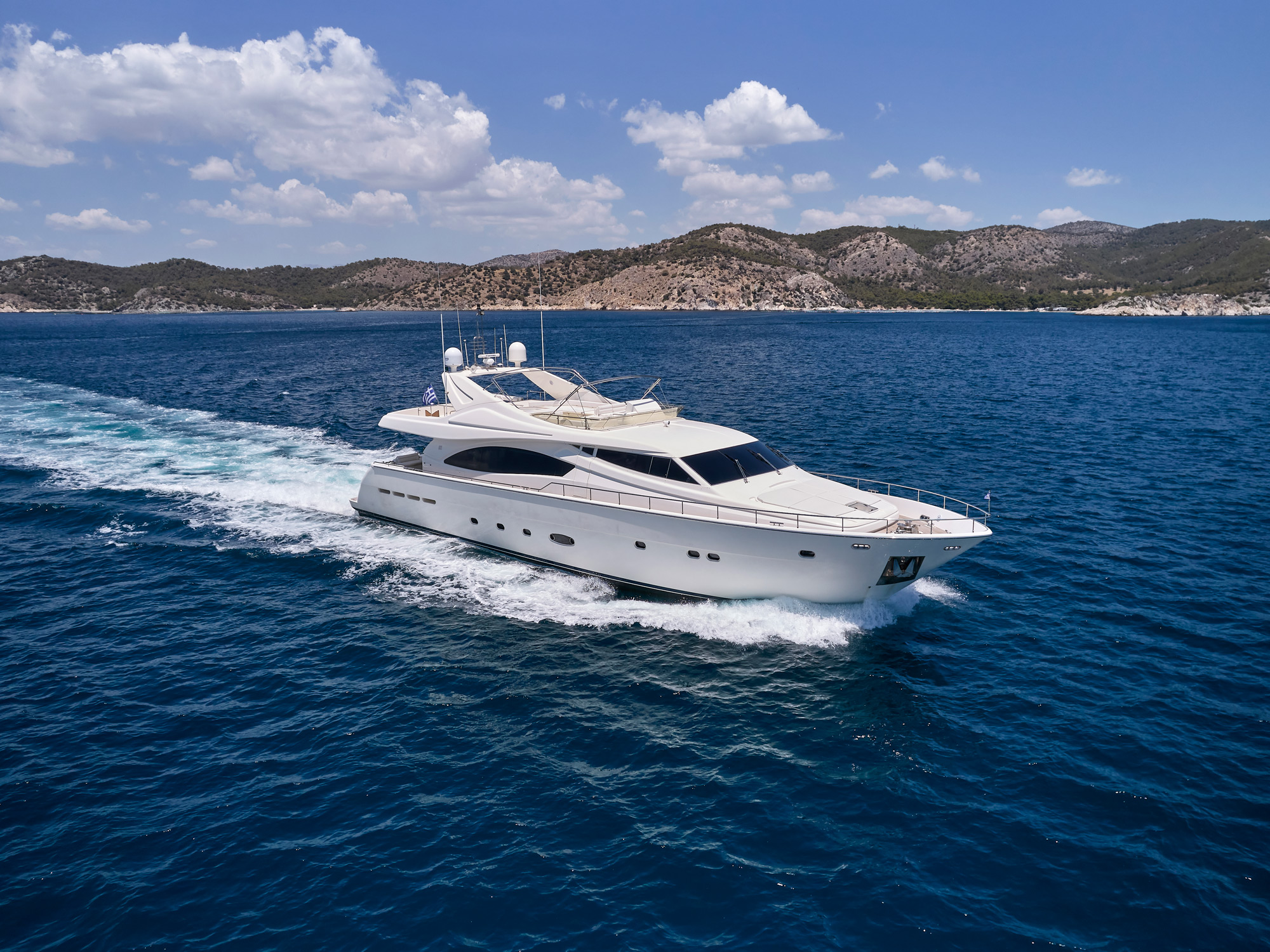 Ferretti 880
