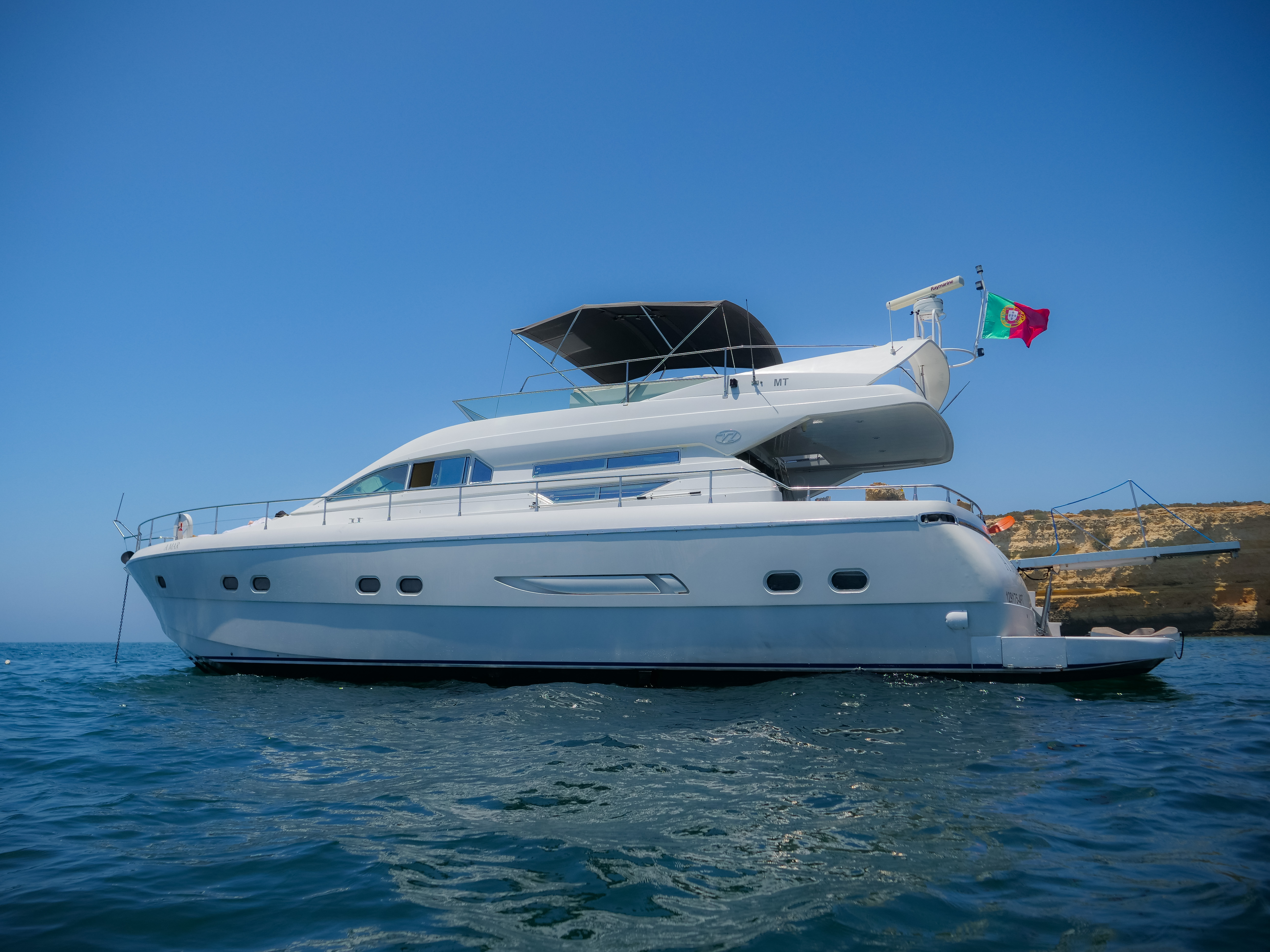 Luxury Flybridge 65