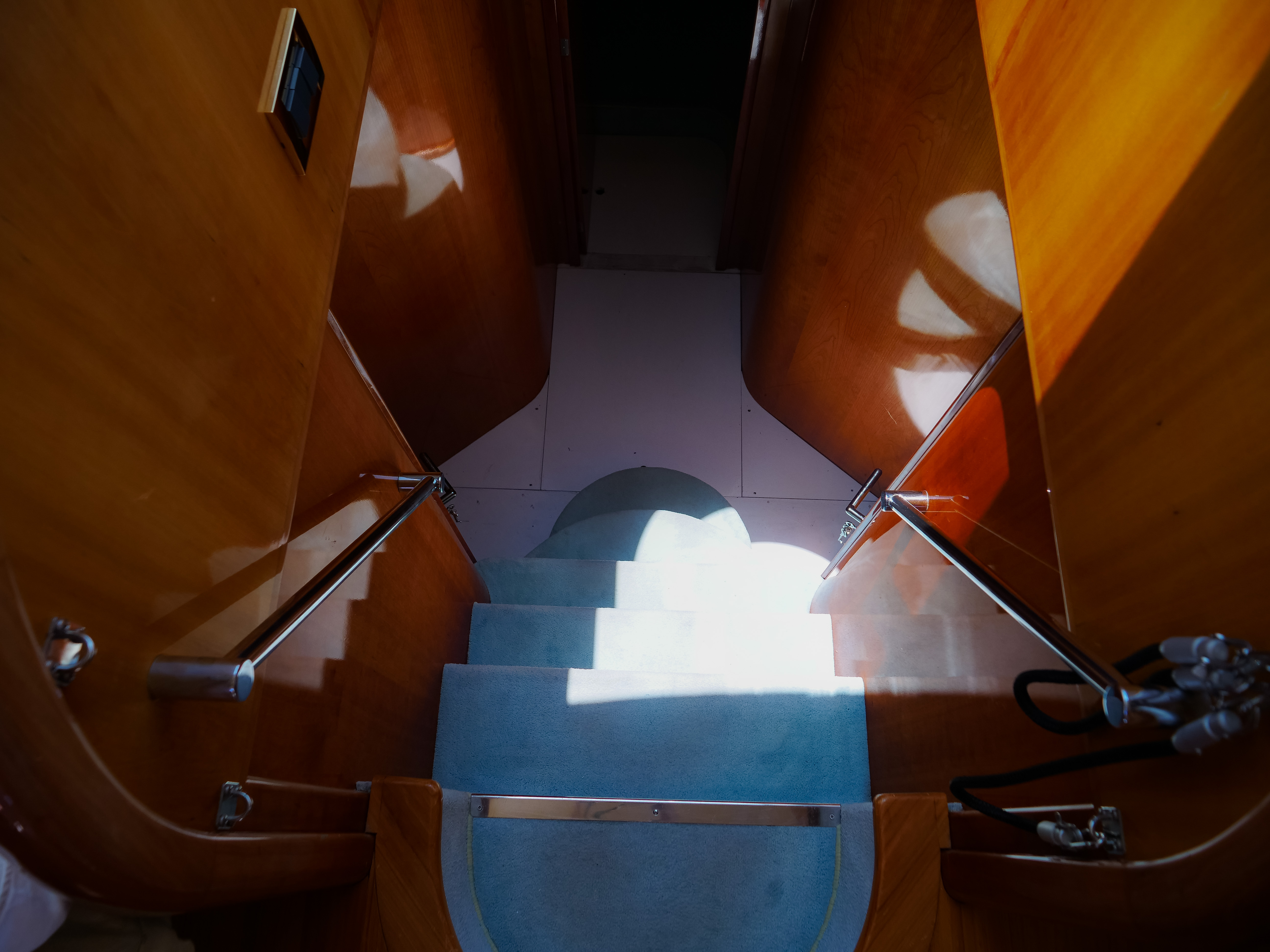 Luxury Flybridge 65, view 4
