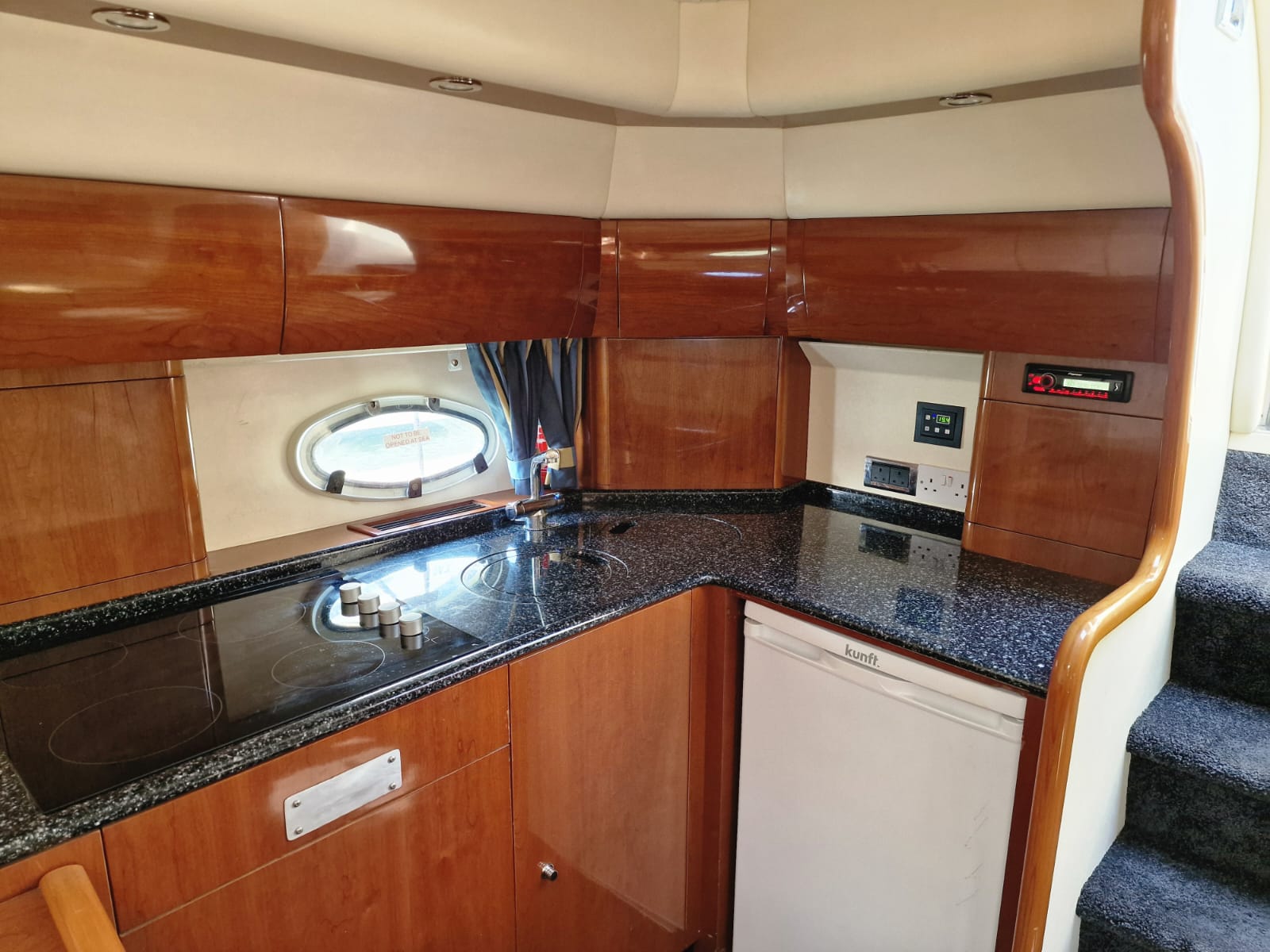 Princess V42, view 3