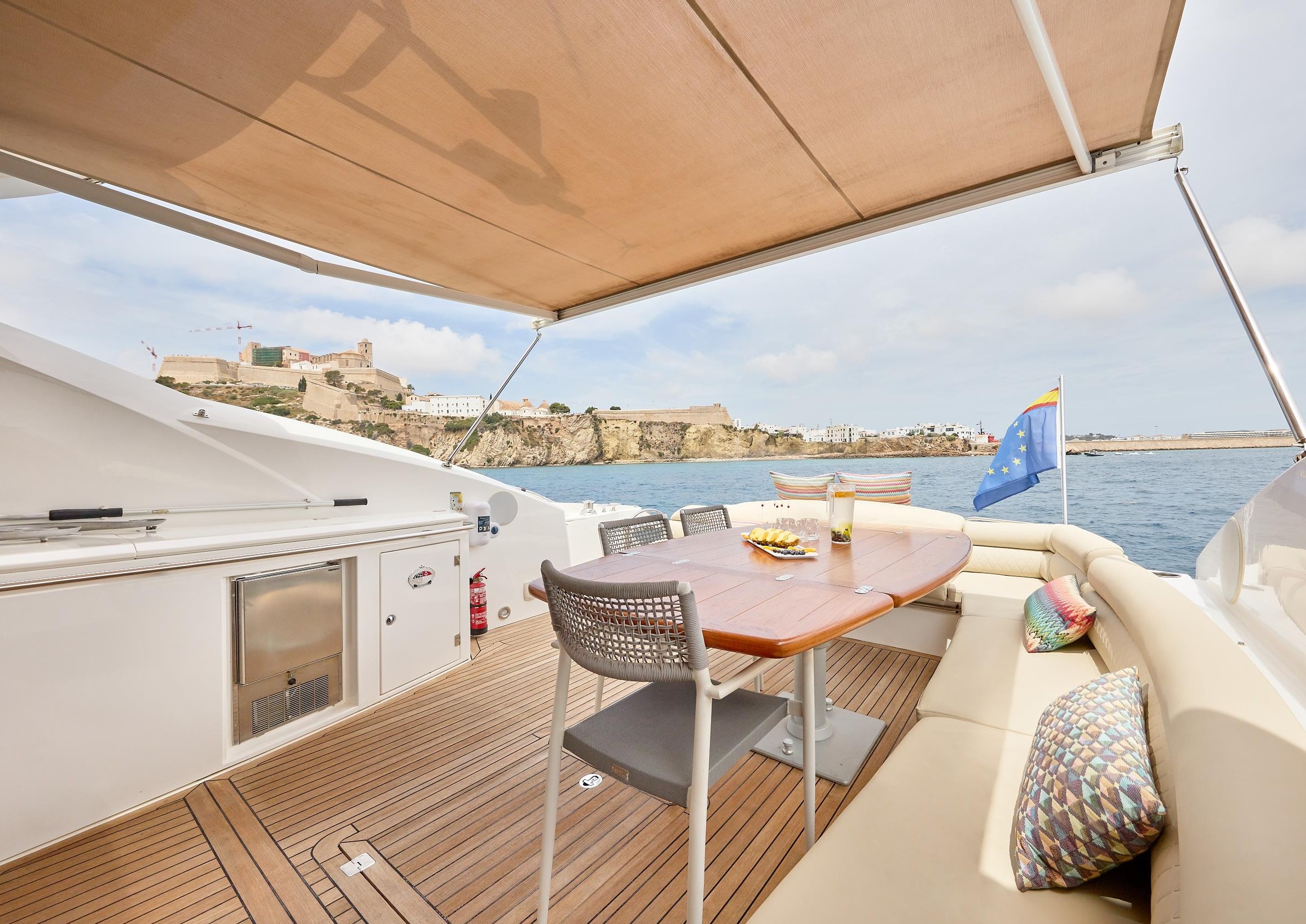 Sunseeker Predator 72, view 3