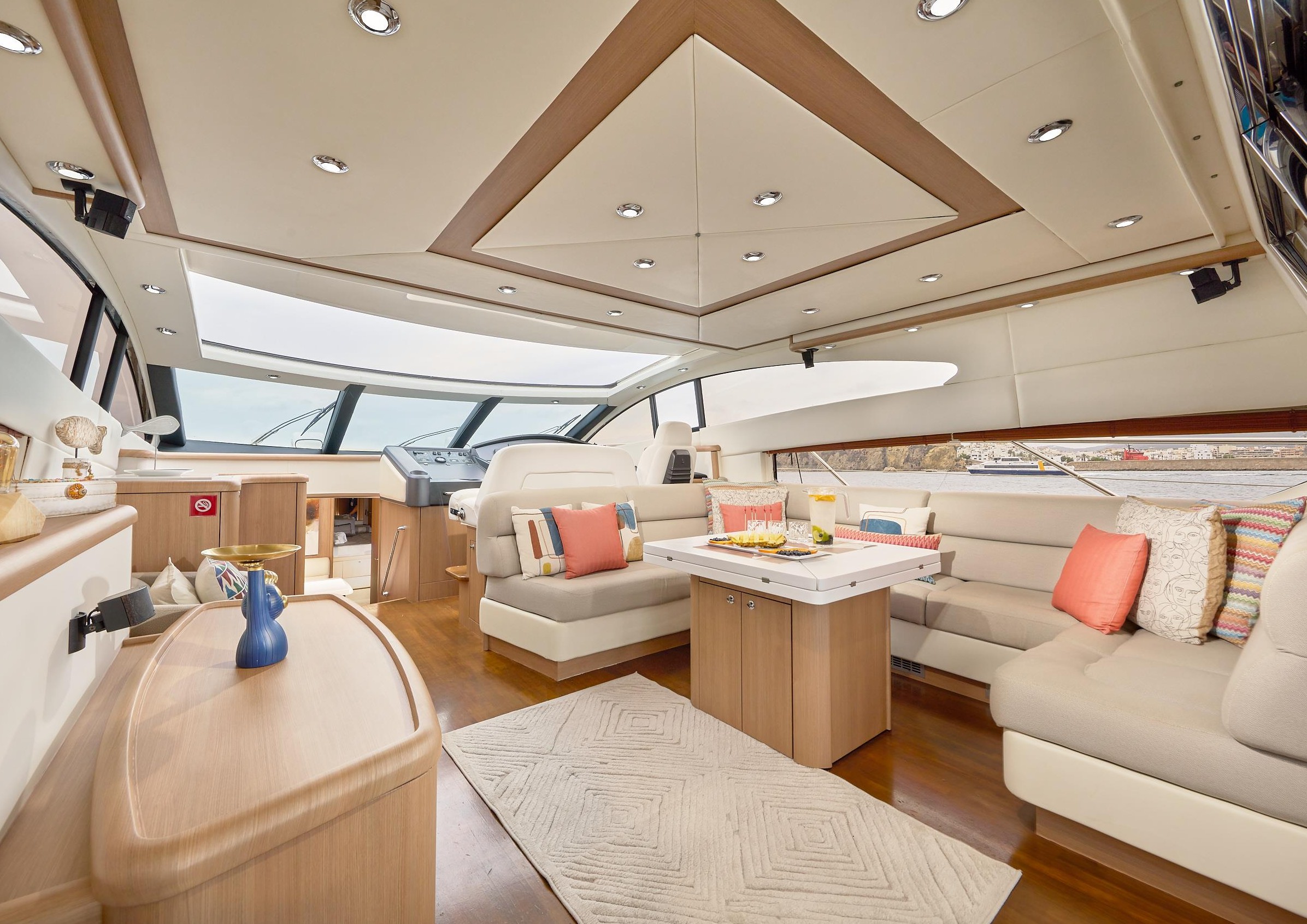 Sunseeker Predator 72, view 4