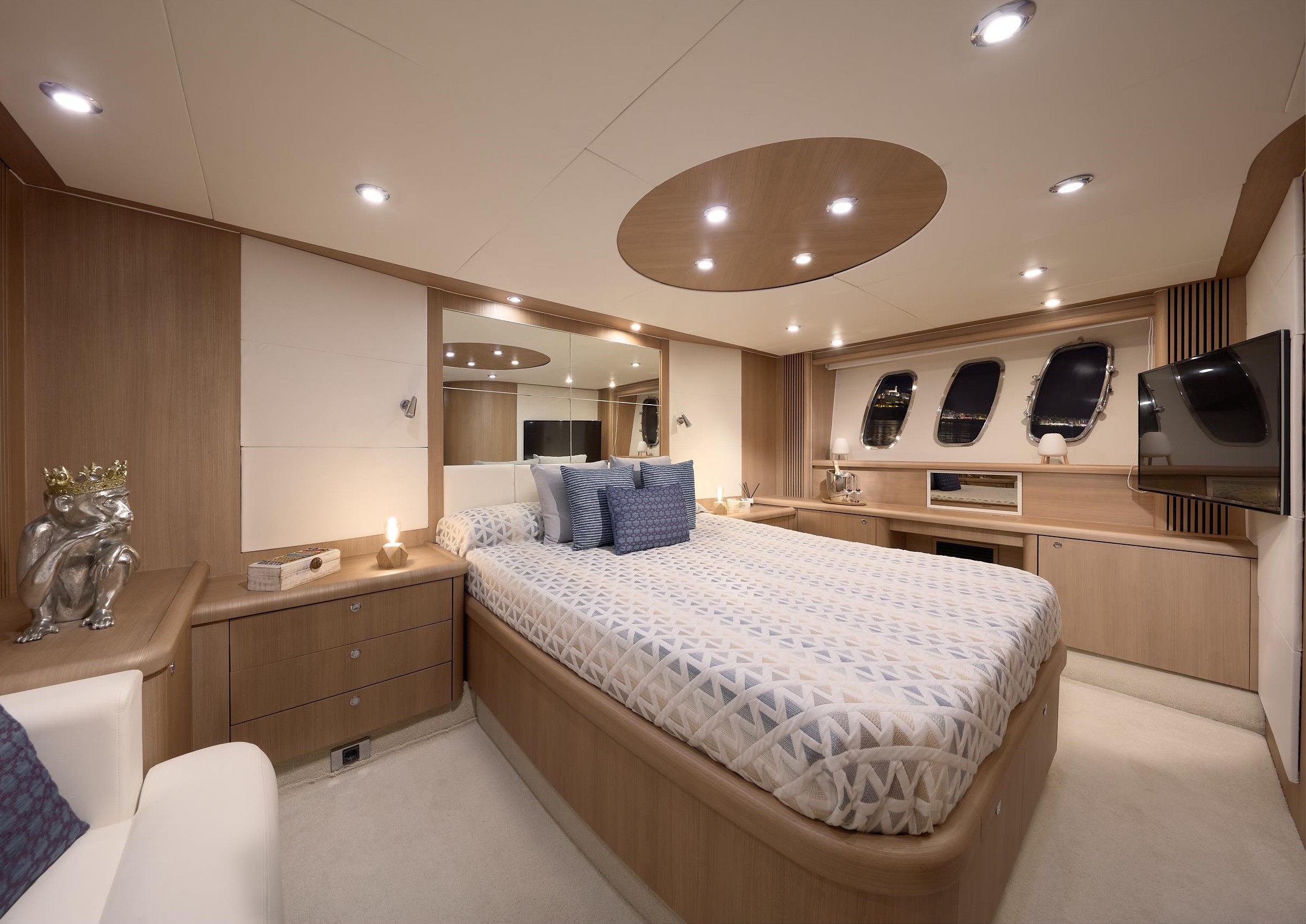 Sunseeker Predator 72, view 5