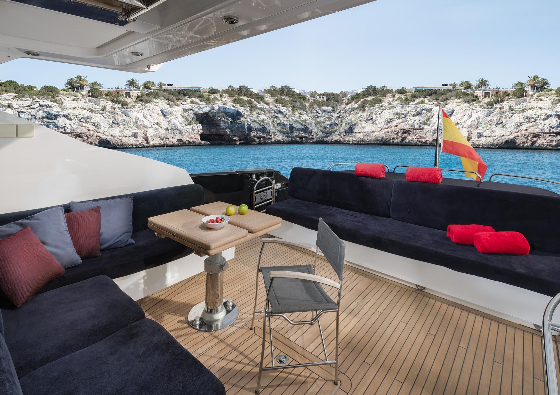 Sunseeker Predator 74, view 3