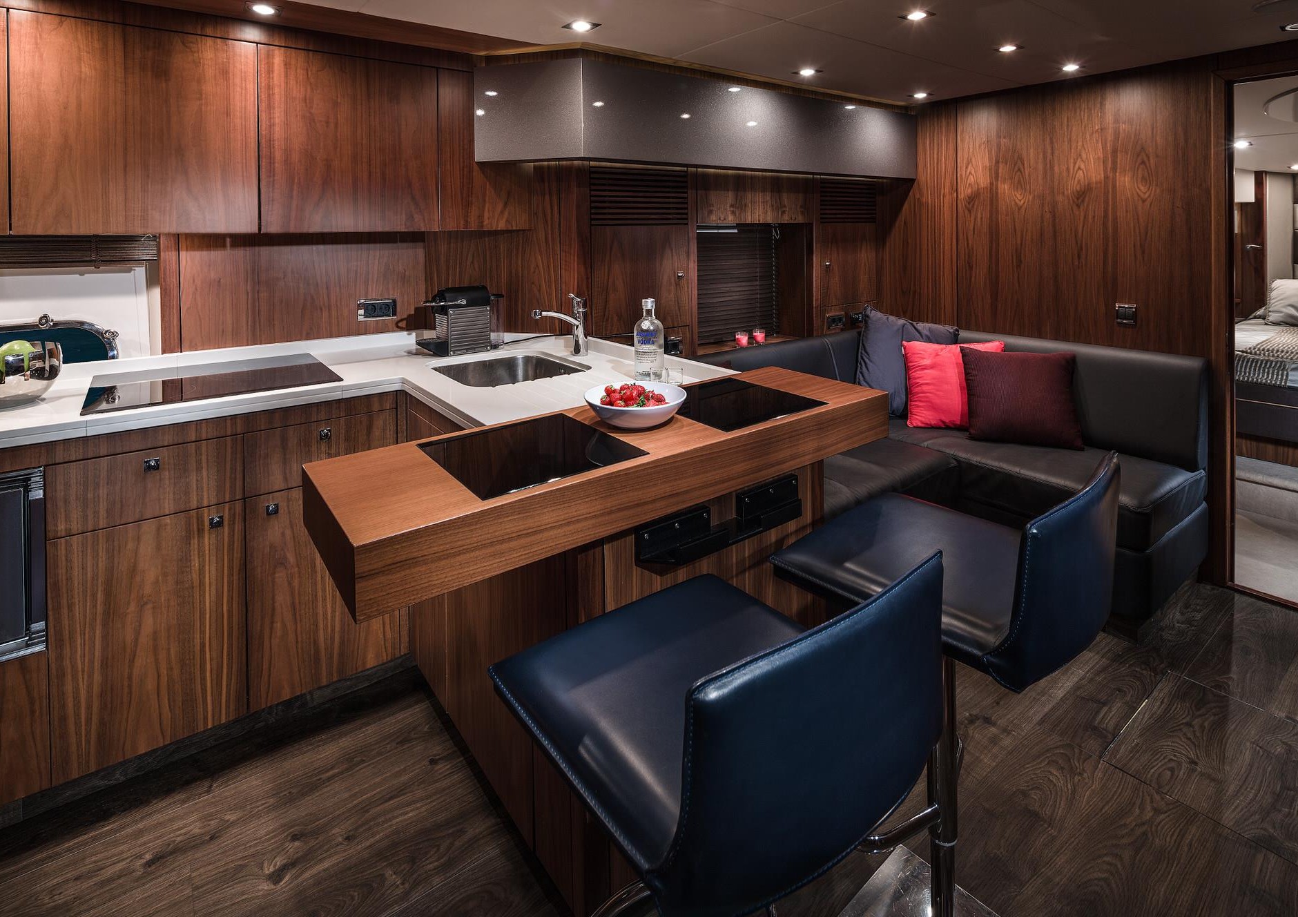Sunseeker Predator 74, view 4