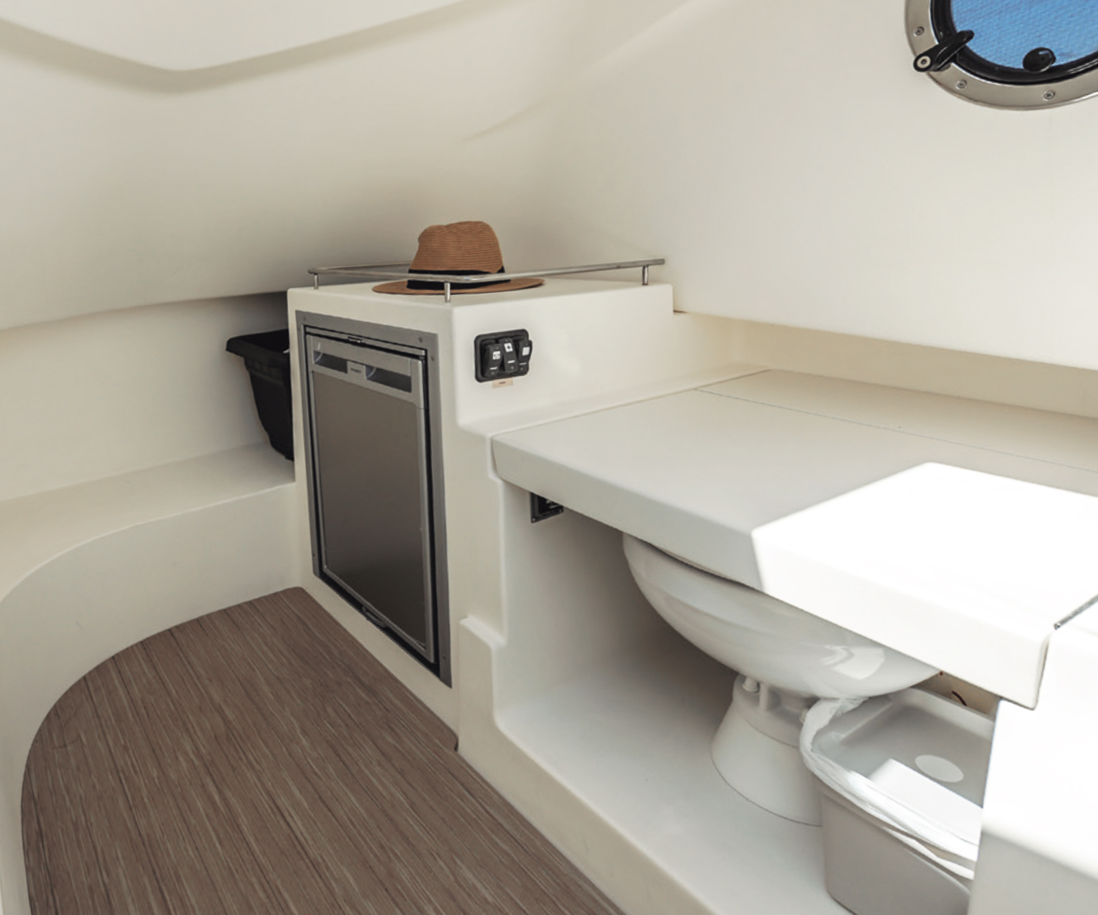 Capelli Tempest 850, view 5