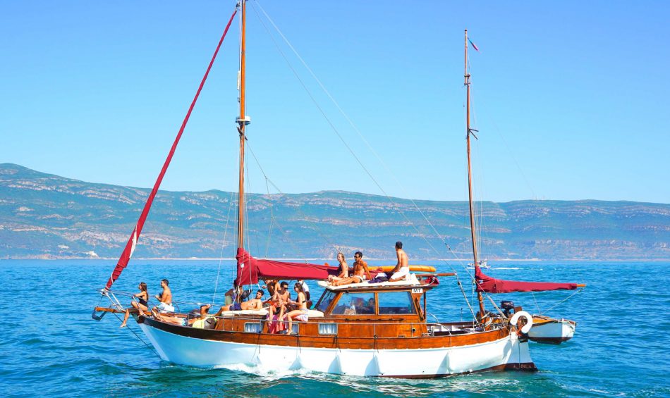 Classic Sailboat 40