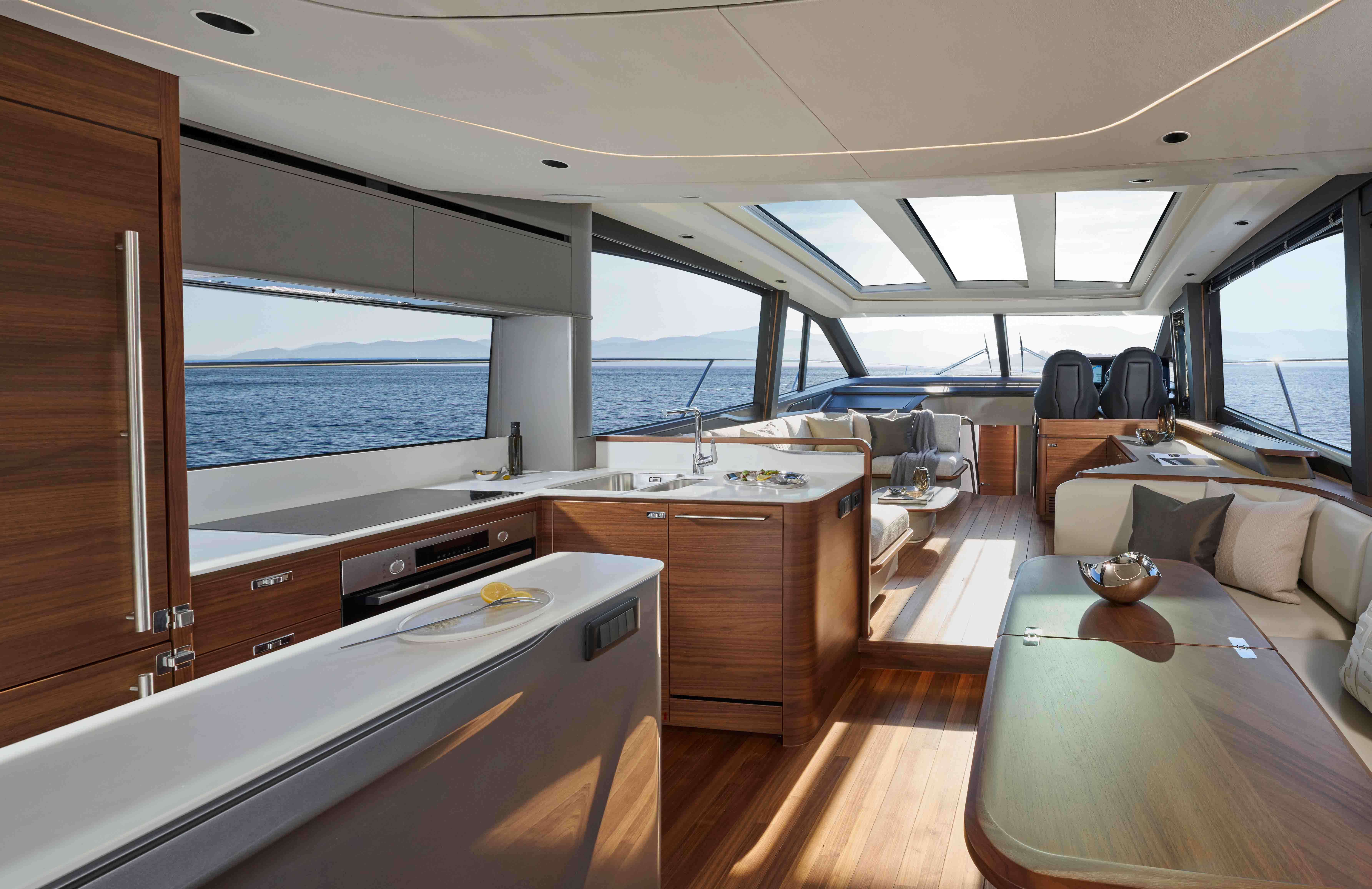 Princess V65, view 3